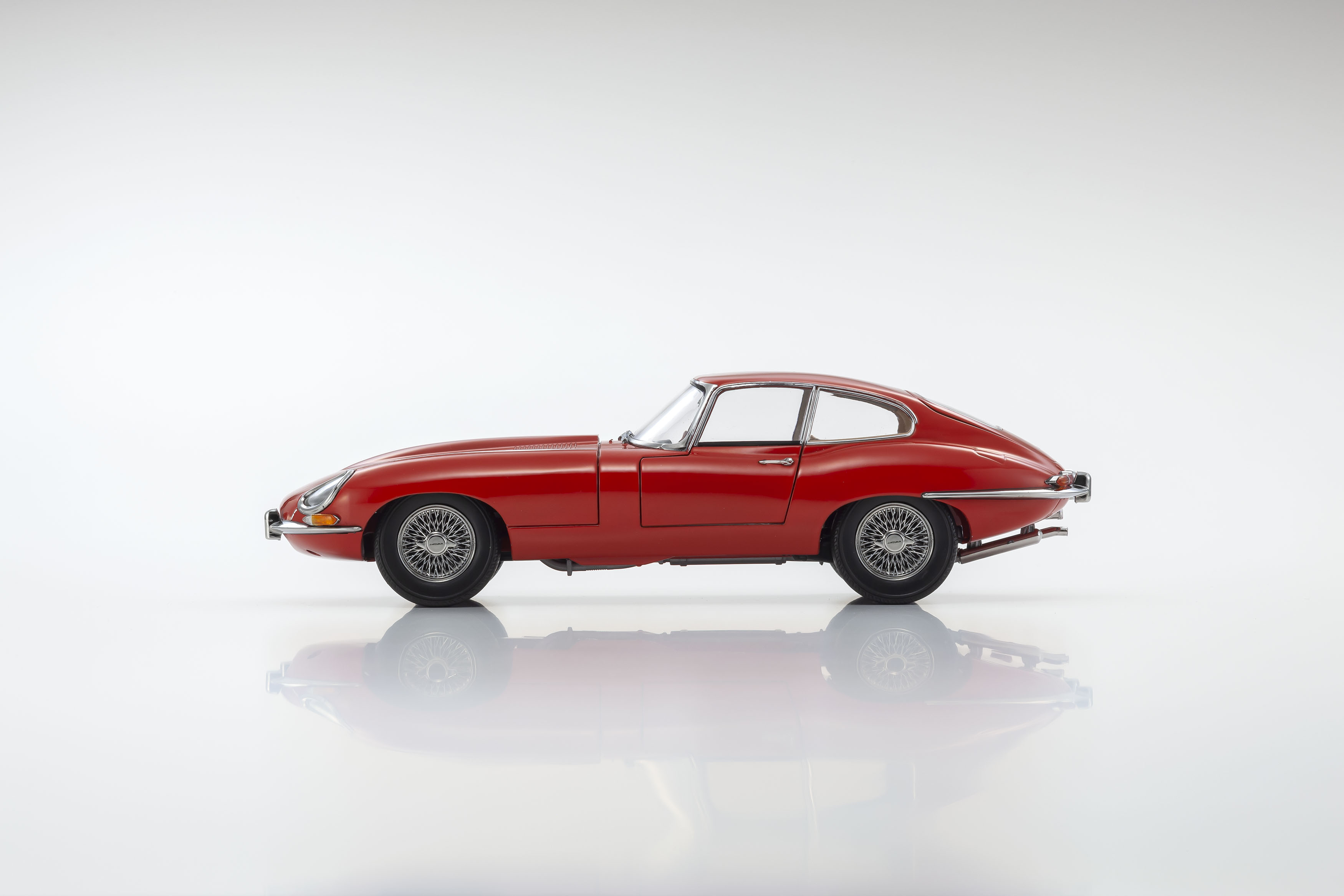 Kyosho KY8954R Jaguar E Type (RHD)